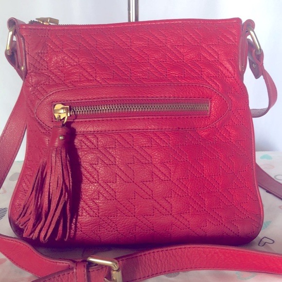 Red genuine leather quilted design crossbody w/ adjustable strap. Gold hardware. - Picture 3 of 15